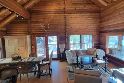 Image de Log cabin on the River minutes to Palisades