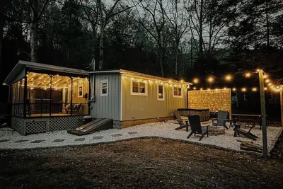 Image de Hideaway in the Hollow: Hot Tub, Fire Pit, Cozy Cabin Retreat