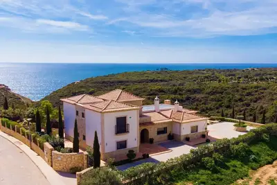 Image de Villa Balder - Luxury villa, 4 bedrooms, heated pool & stunning views
