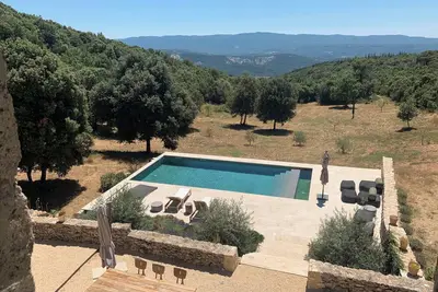 Image de Bergerie renovée avec piscine au coeur du Luberon en pleine nature