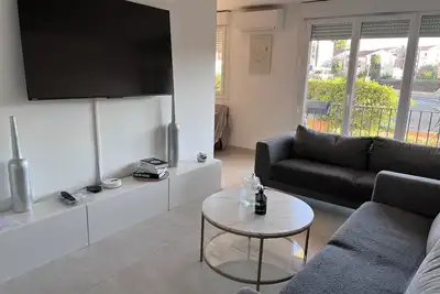Image de 🏡 Appartement lumineux à Fréjus – plage, centre-ville, marché nocturne