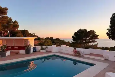 Image de Ultra homy 750sqm property sea view, facing incredible sunsets
