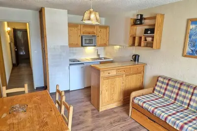 Image de 20m du centre station, 2ème étage, balcon, télévision, casier à ski, 33m², Les 2 Alpes