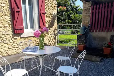 Image de La petite Maison Rouge, Charme et Nature en Béarn
