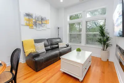 Image de Bucktown/Wicker Park 3br pet friendly w/parking - Upstairs Unit