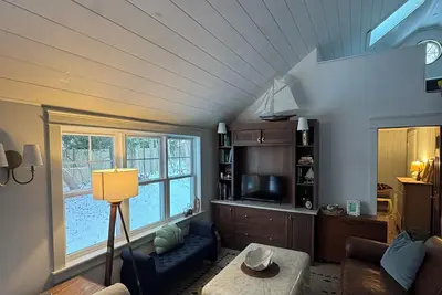 Image de Renovated 3-bedroom house with 2 lofts in Chatham / 4 min walk to Pleasant beach