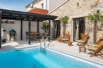 Image de Lovely home in Posedarje with private swimming pool, can be inside or outside