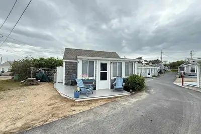 Image de Cozy Dennis Port Escape Near the Beach