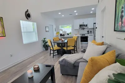 Image de Spacious family-friendly 3-bedroom house, Bbq Patio + Garage Lakeland Retreat