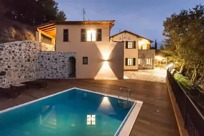 Image de Maison de vacances avec climatisation, jardin et piscine