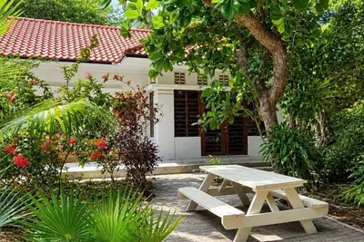 Image de Green Hideaway: 3 Private Units for 6–8 Guests in Central Willemstad