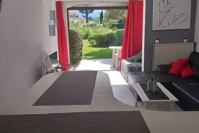 Image de Bel appartement dans un grand parc arboré