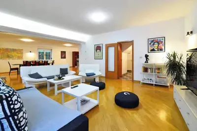 Image de Quiet 6br City Center House - Sleeps 13 - Private Parking - Kids Friendly Oasis