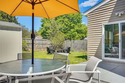 Image de 4 Mi to Beach & Dtwn! Charming Fairfield Home