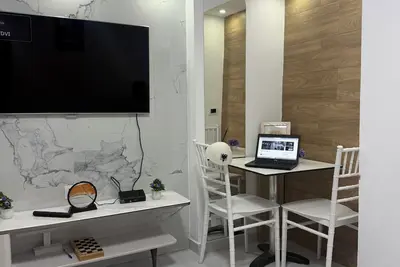Image de Cozy Marble Apt near city centre-2ac, Free Parking 1-bedroom in Tirana