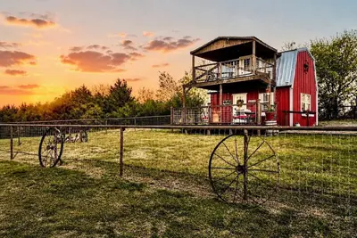 Image de The Red Magnolia - Private Cabin on 27 Acres/Stocked Pond/Fishing/Longhorns