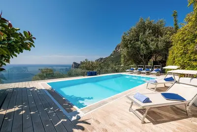 Image de Villa à Nerano avec 6 chambres à coucher, 14 couchages