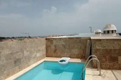 Image de Penthouse avec piscine privée, sur la plage, Wifi