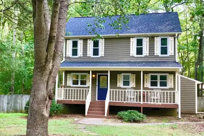 Image de Cozy home minutes from Duke University, Hospitals, Eno River and Downtown.
