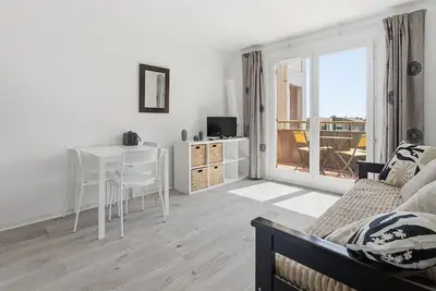 Image de Appartement rénové, piscine & balcon