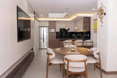 Image de The Art of Rest: Designer Suite with Luxury Linens & Smart Home Features