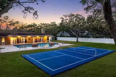 Image de Indian Rocks Escape Luxury Beach Villa Pickleball, Pool & Game Room