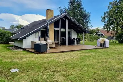 Image de Ferienhaus mit Kamin, großem Garten und Strandnähe