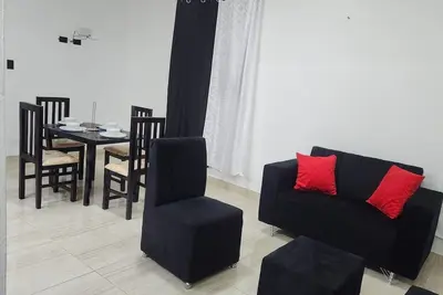 Image de 5-Min Pop Airport & Beach Retreat | Modern 2br
