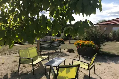 Image de Gite avec accès au lac, jardin clos et vue. Cantal, proche Saint-Etienne-Cantales