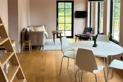 Image de Maison d'archipel avec terrasse sur une hauteur pittoresque