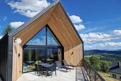 Image de Maison avec jardin et vue sur les montagnes