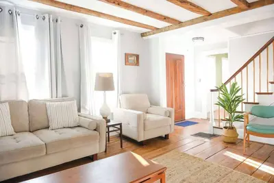 Image de Fully Updated Airy Historic Home in South Freeport