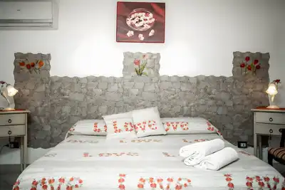 Image de Appartement 'Villa Tonia - Stanza Tulipano' avec terrasse privée, Wi-Fi et climatisation