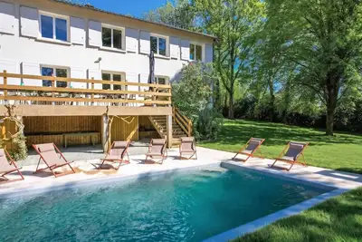 Image de So Villas Boissière (79) - Piscine chauffée - Basket - 2h de Nantes - 30p.