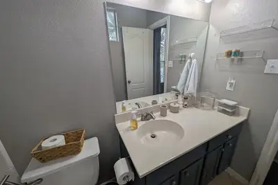 Image de Kid-Ready Montessori Townhome near Pioneer farms - 15m to downtown Austin