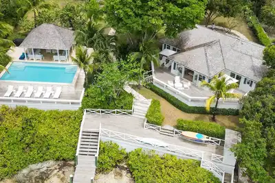Image de Harbour View Cottages: Dunmore Built with Private Dock and Pool