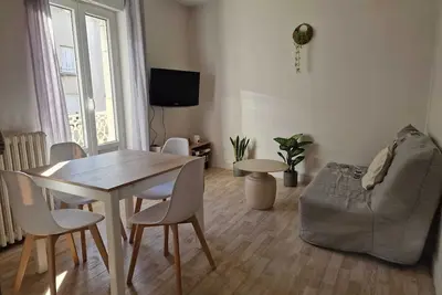 Image de Appartement avec Balcon au Centre ville-calme