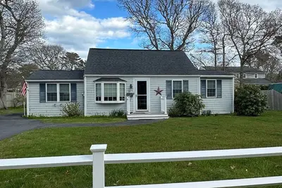 Image de Pines Cottage – Yarmouth w/ Private Beach Rights