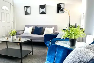 Image de Charming 2br Retreat Near Durham - Free Parking