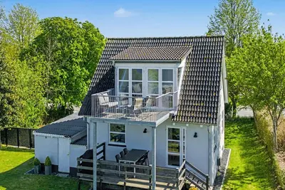Image de \"Hjort\" - 80m from the sea by Interhome