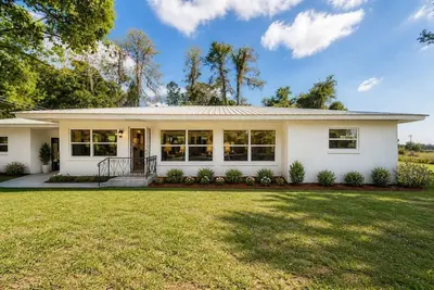 Image de Sunlit Ranch Escape | Open + Airy + Private