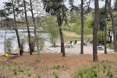 Image de Waterfront private beach on freshwater pond with beach  in own backyard!