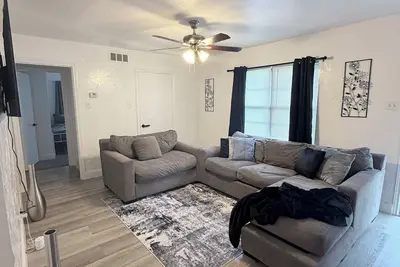 Image de Charming 3b/2b With Large Backyard