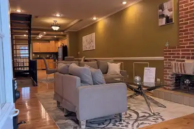 Image de Free Parking, Walking Distance, Camden Yards, M&T Stadium, U of Md, Convention