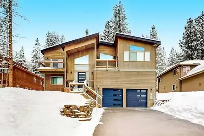 Image de New 2023 Built, 5-bedroom Tahoe Donner house in Truckee with Ac + Meadow Views
