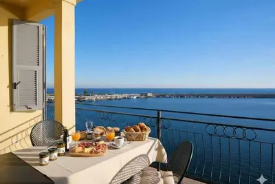 Image de Appartement de vacances avec balcon avec vue sur la mer