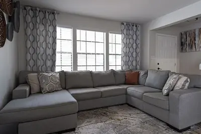 Image de Roomy 3br Retreat with Modern Upgrades & Prime Location