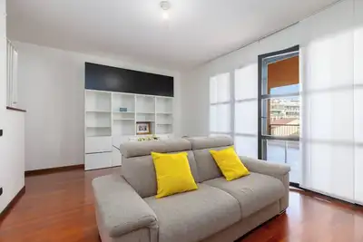 Image de Grand duplex avec terrasse privée Gluck Milan