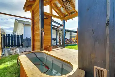 Image de 2 Units w/ Sauna & Cold Plunge! Belgrade Retreat