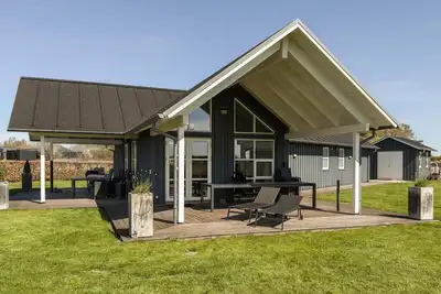 Image de 4 bedroom lovely home in Grenaa